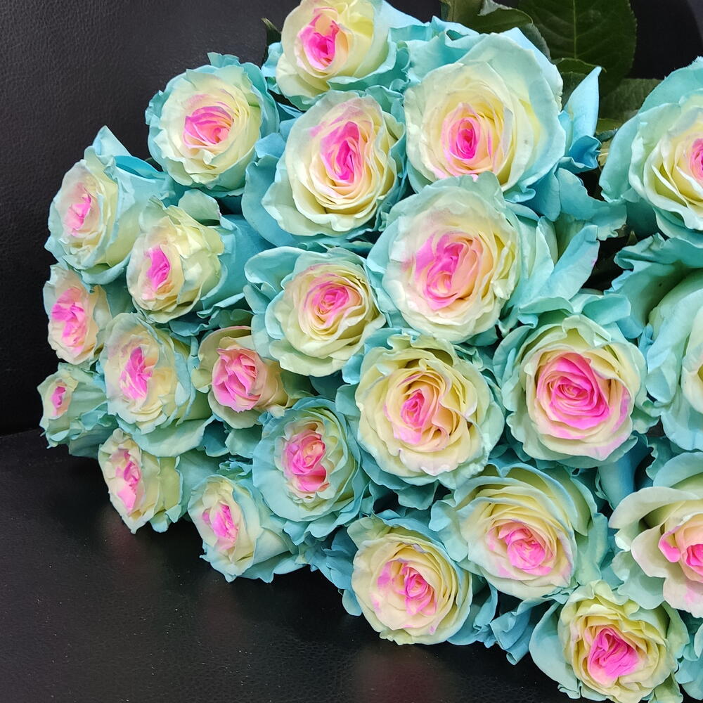 25 голубых роз