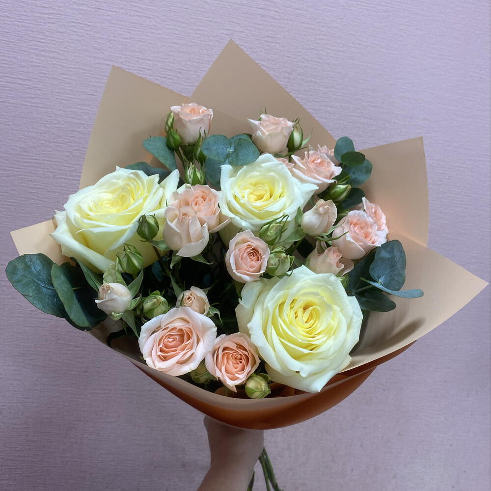 Ramo con rosa de peonía