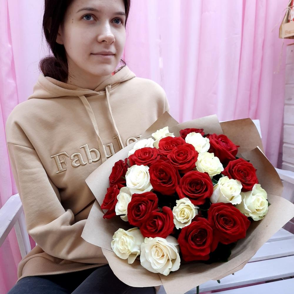 25 роз в крафте