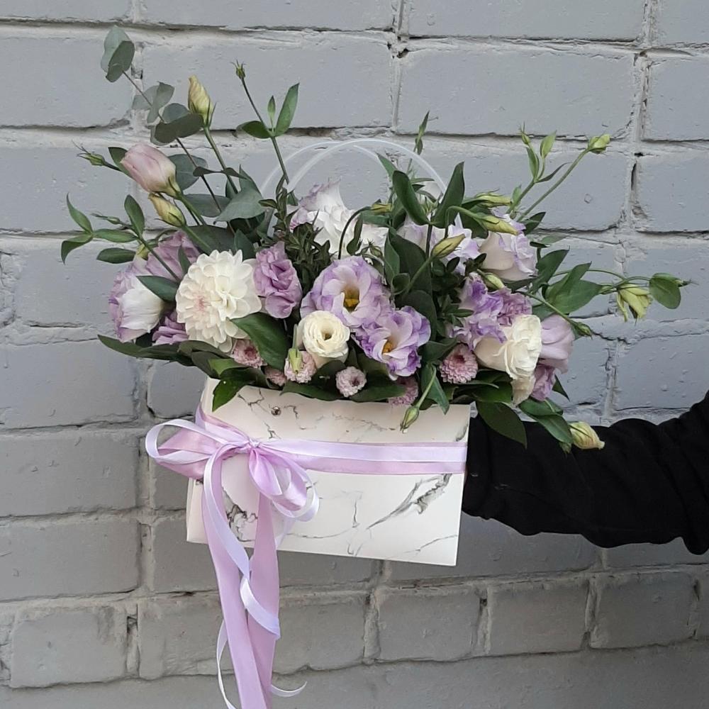Eustoma with dahlias