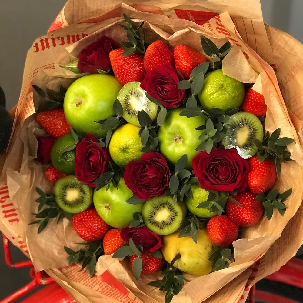 Фруктовый букет с красными розами, Цветы и подарки в Санкт-Петербурге ...