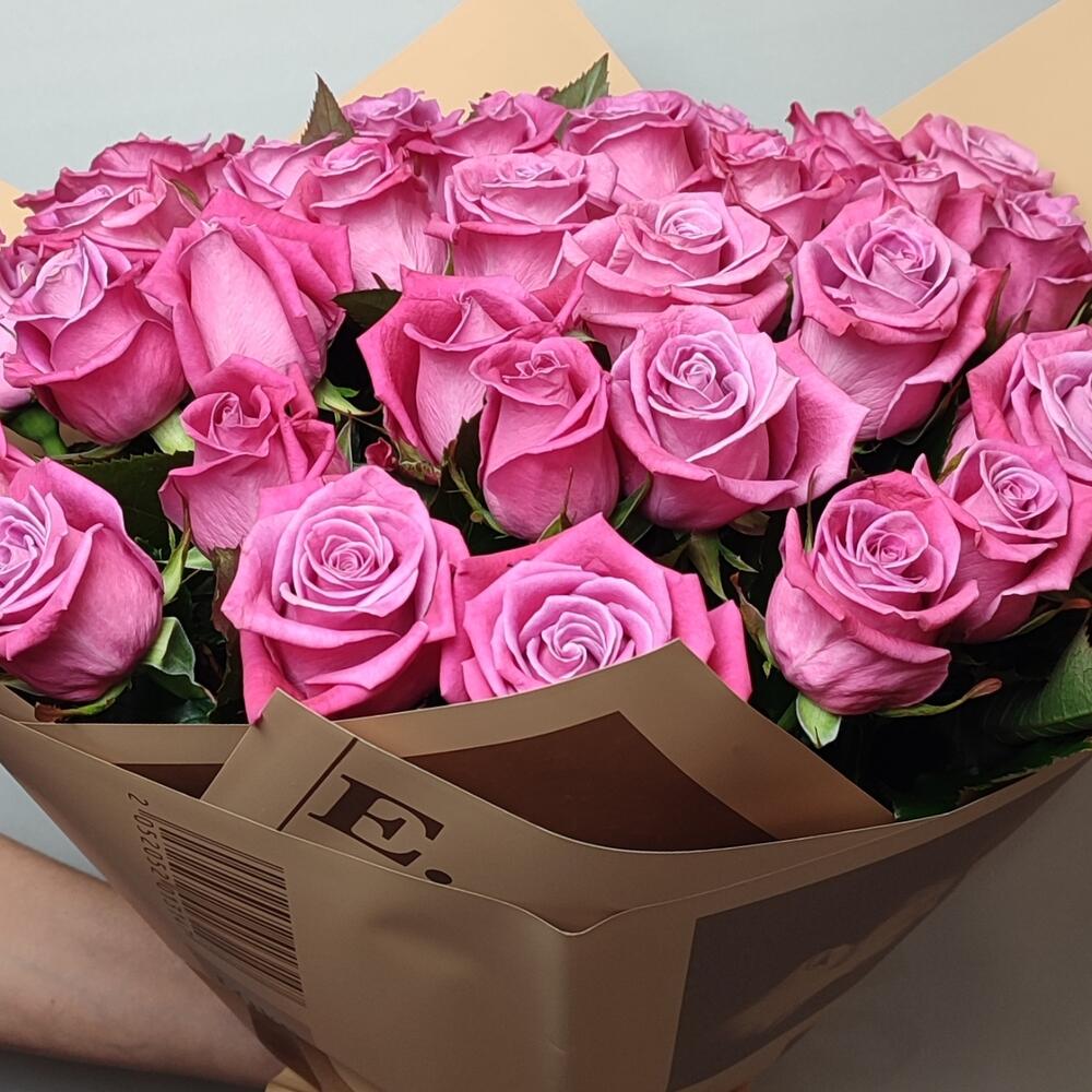35 розовых роз