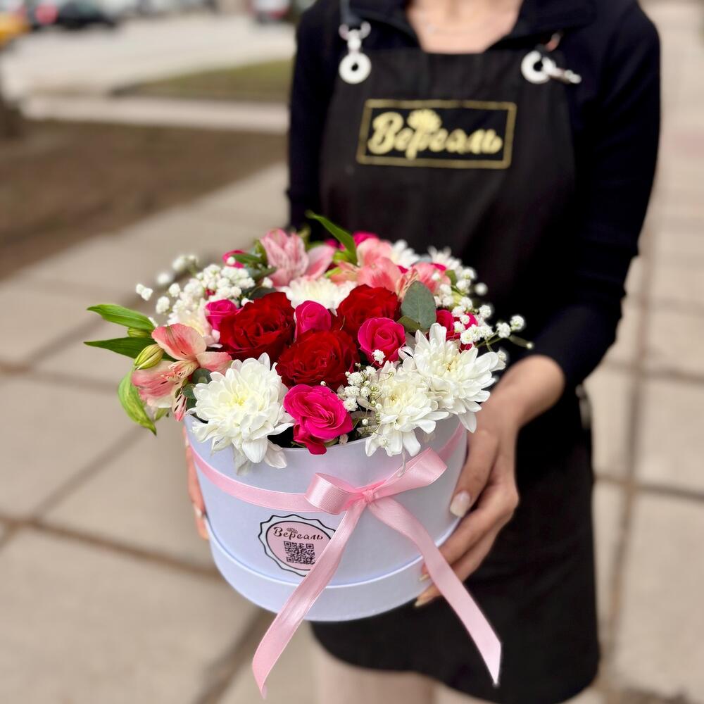 Маленькая коробочка с цветами