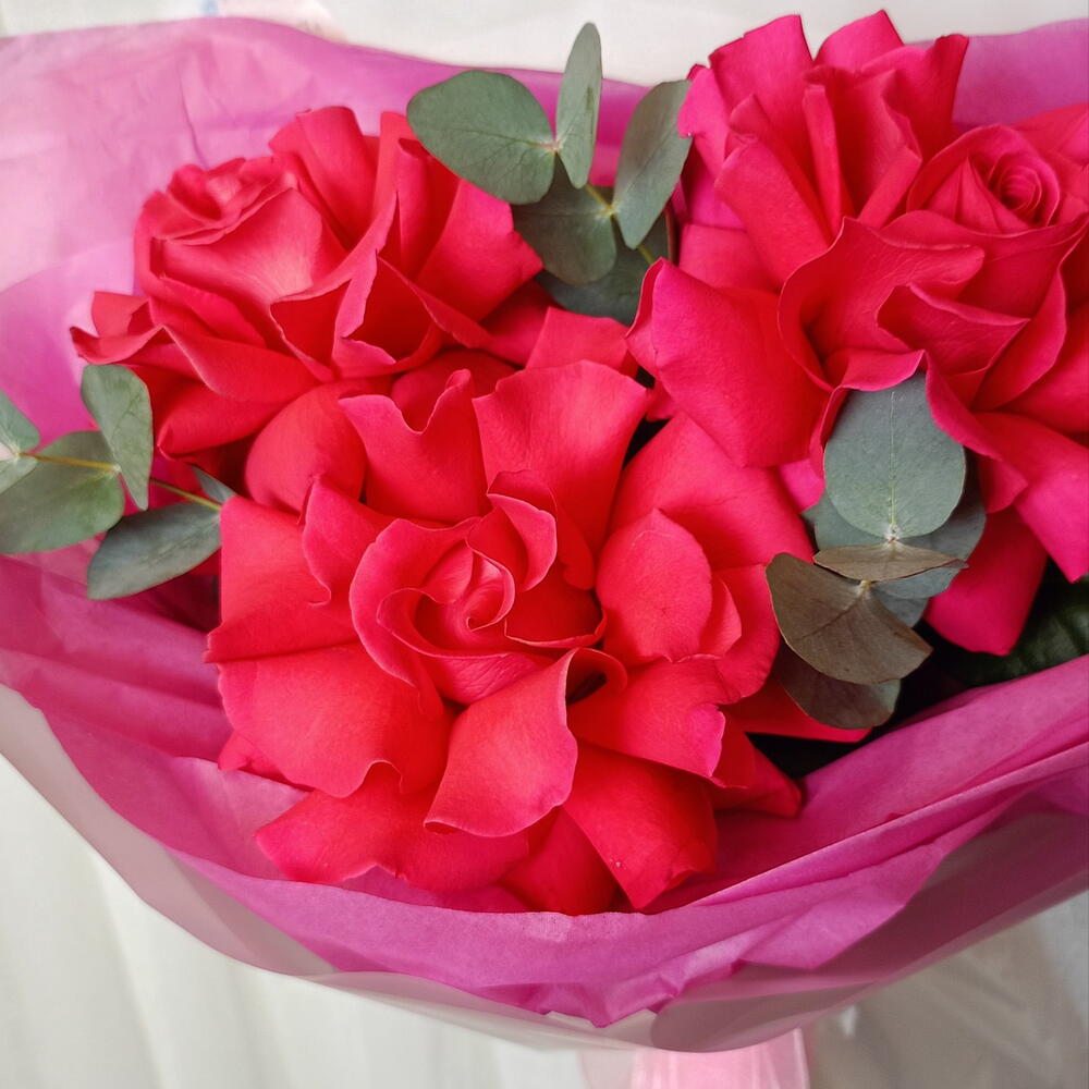 Букет из  французской розы с эвкалиптом