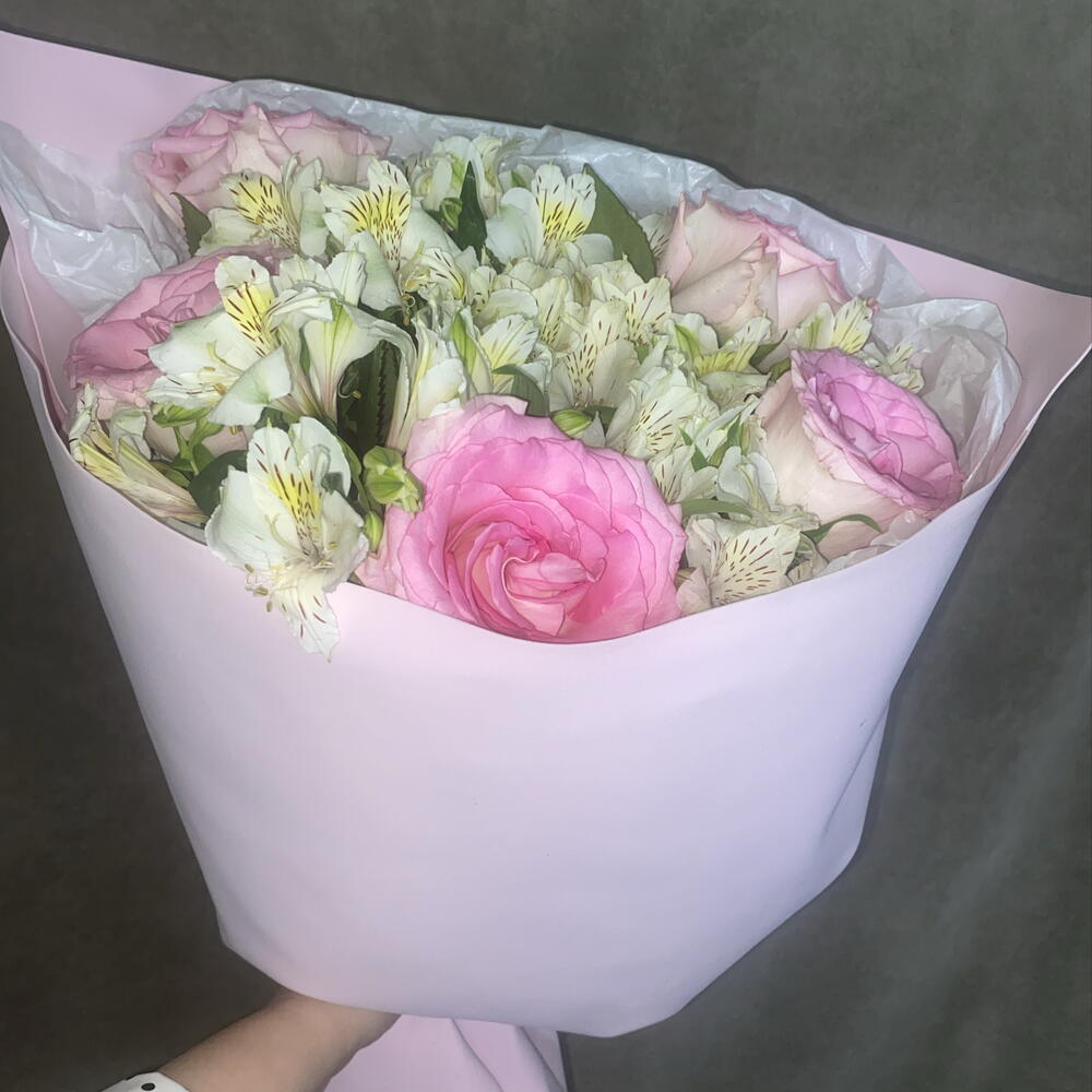 Альстромерия белая с розой