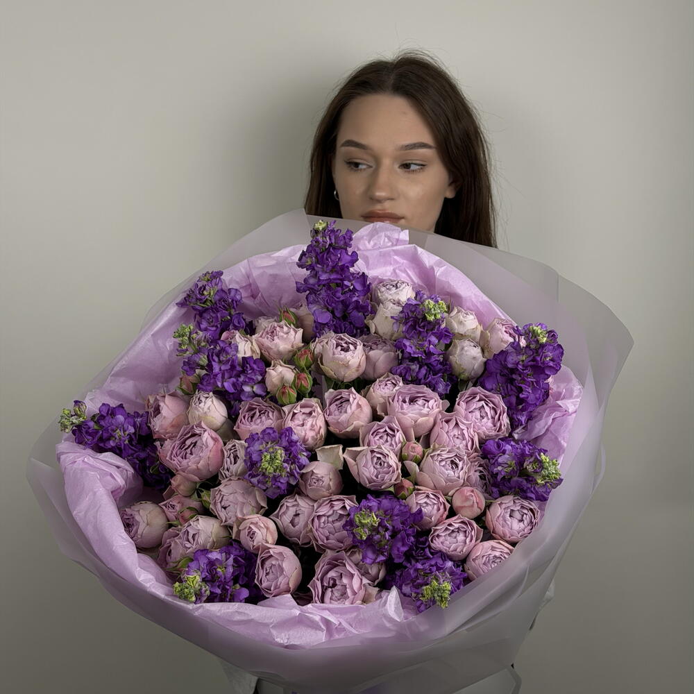 Кустовая Роза и маттиола букет 💜