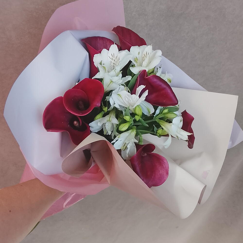 Калла с альстромерией