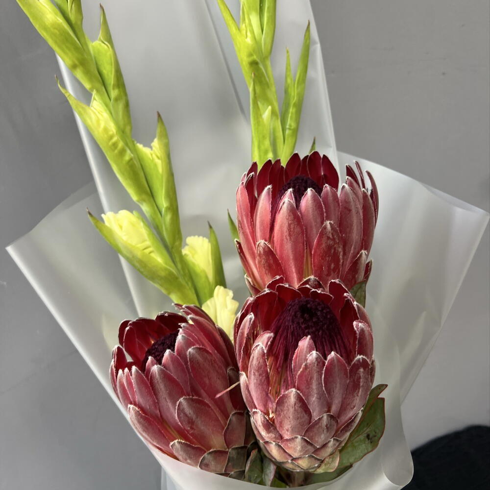 Протея с гладиолусами 🌸