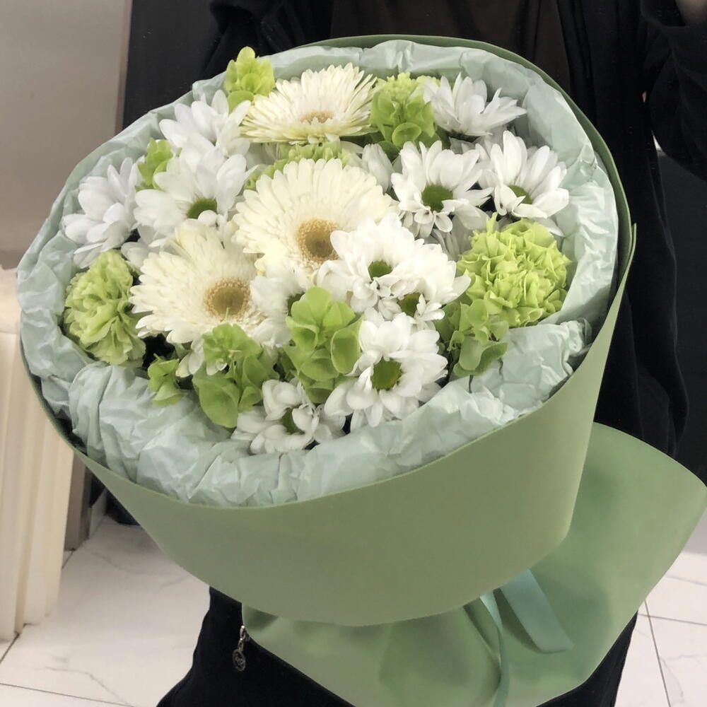 Букет с Герберами, диантусами и хризантемой ромашкой 💚