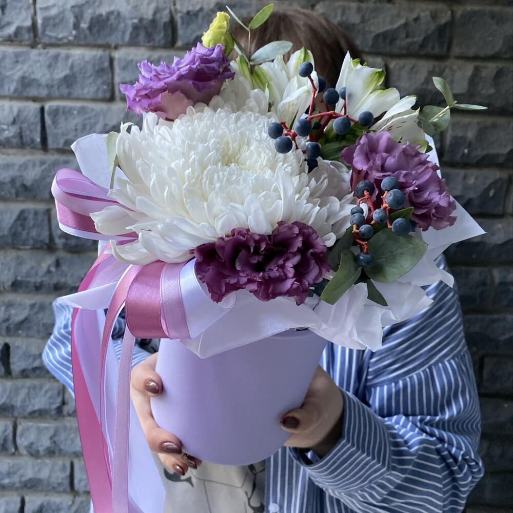 Композиция эустомой и ягодками🍓🥰