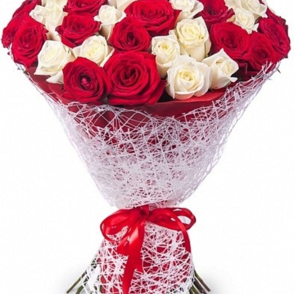 Цветочный бузулук. Большой букет белых роз с красным. Букет красных и белых роз в упаковке. Красно белый букет в упаковке. Букет из красных роз в белой упаковке.