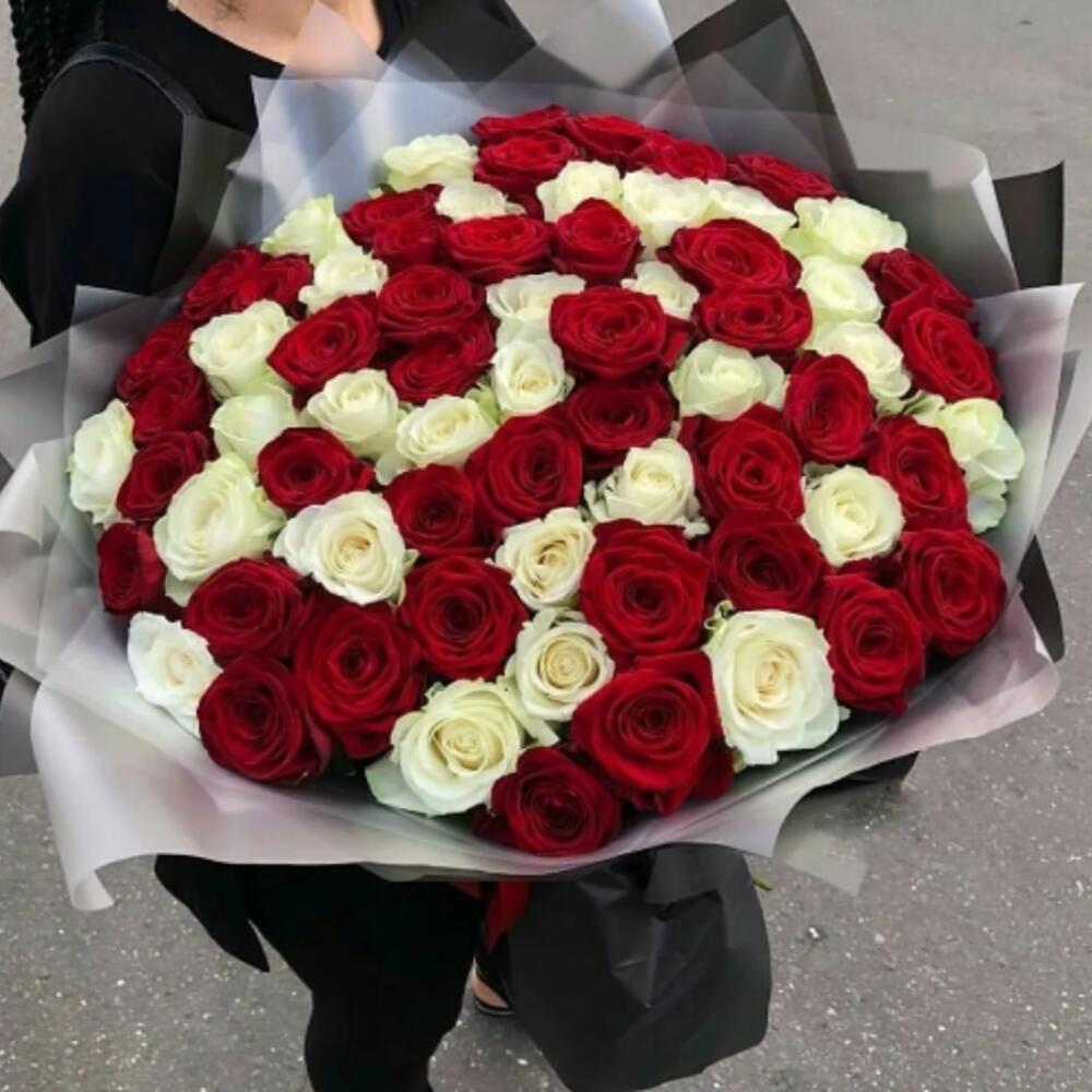 Букет из 45 роз микс в оформление