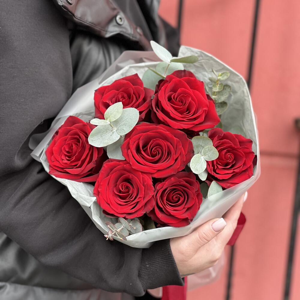 Bouquet of 7 red roses with eucalyptus