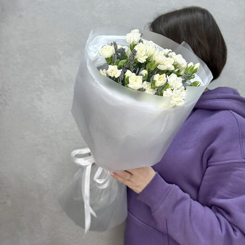 Букет из кустовых гвоздик и лавандина (428)