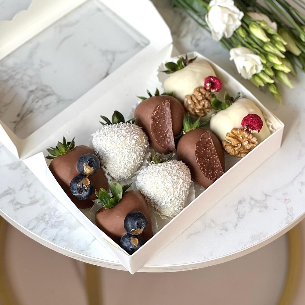 Набор с клубникой в шоколаде на 8 ягод