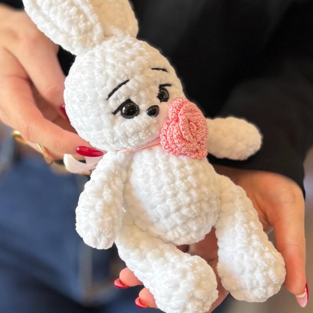 Игрушка зайка с цветочком