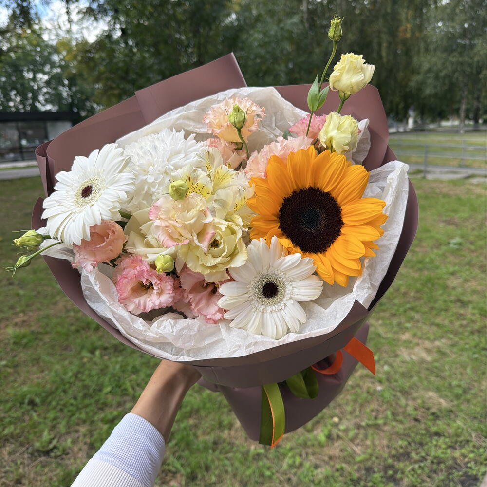 Букет с подсолнухом