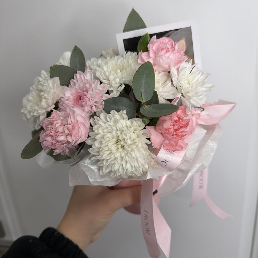 Милый стаканчик-комплимент Bloom room, диантус, хризантема