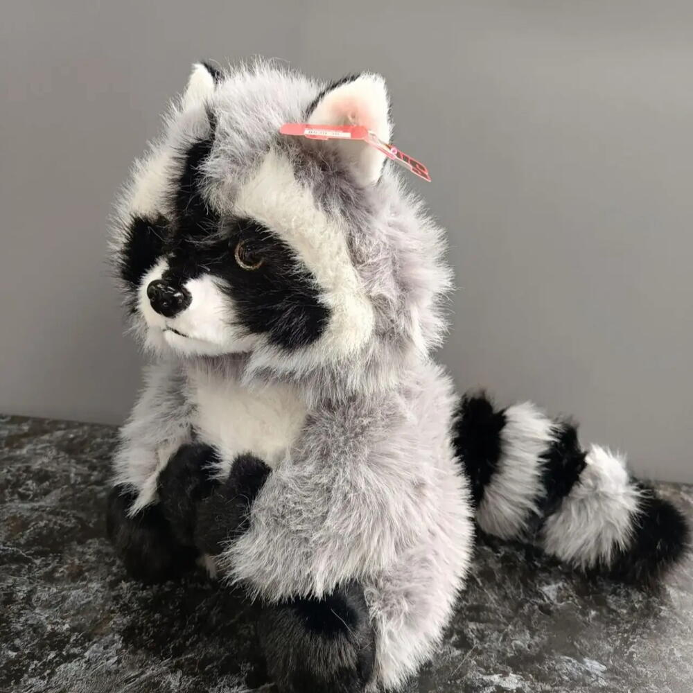 Игрушка енот