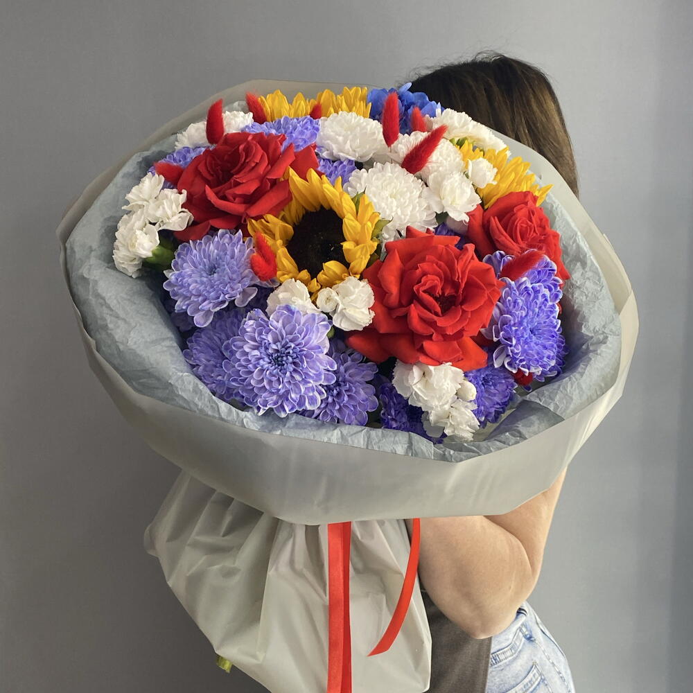 Букет дофаминовый 🩷💜💙 синяя гортензия 🌸 алая французская Роза 🥐🥐🥐 яркие подсолнухи 🌻🌻🌻