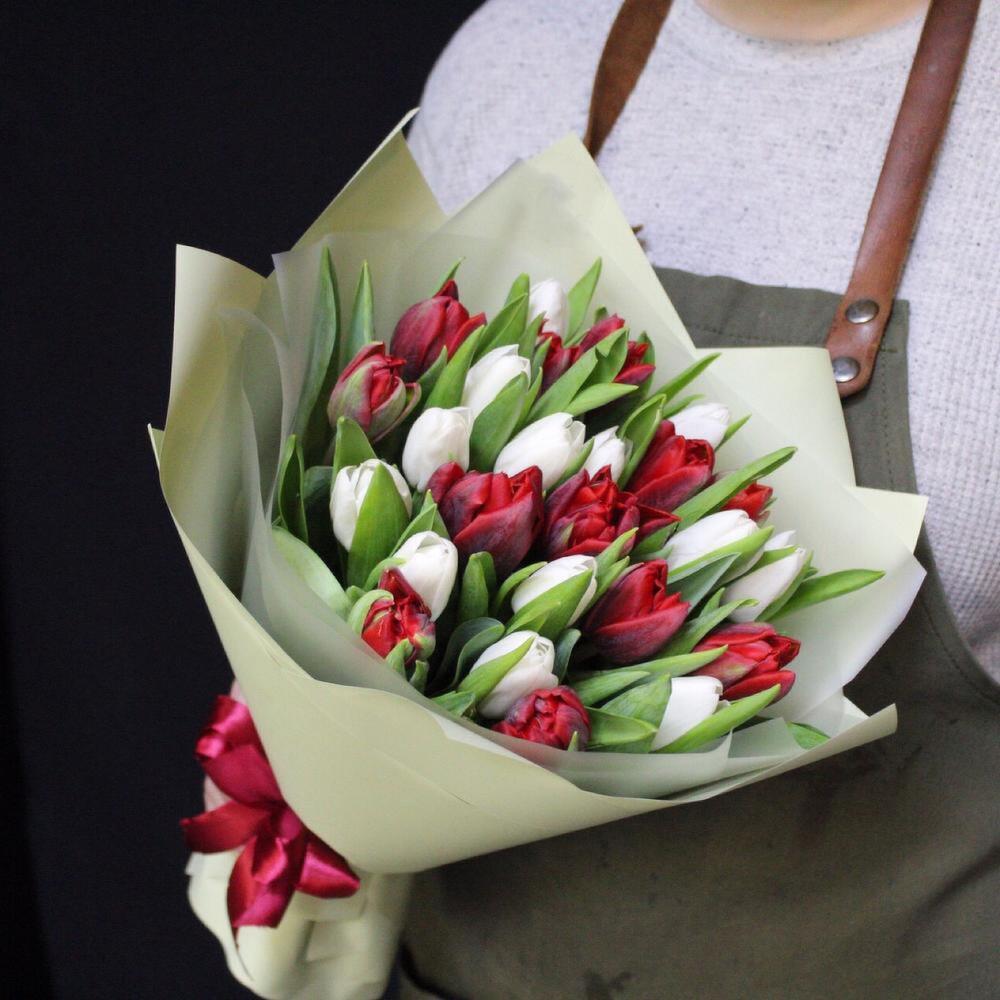 Mono bouquet 61 из 25 Тюльпанов сортов royal virgin и red princess