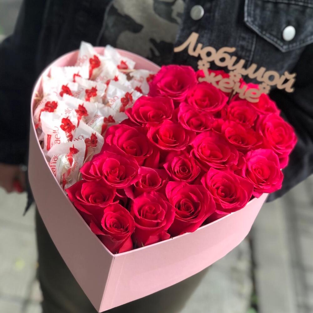 Сердце с розами и кофетами