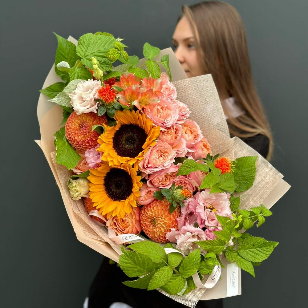 Букет с подсолнухами и георгинами, Цветы и подарки в Москве, купить по ...