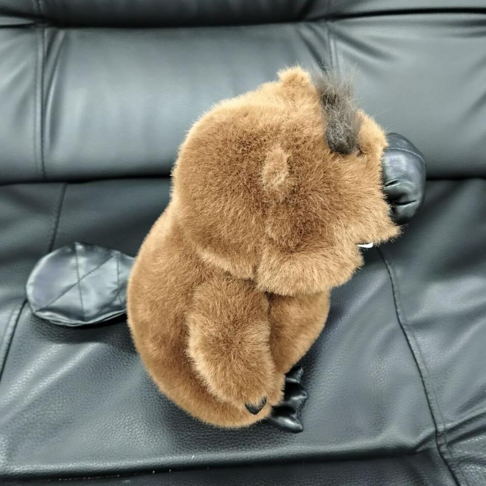 Бобёр 23 см высотой коричневого цвета
