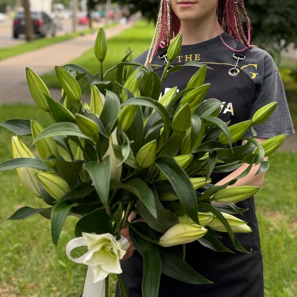 Белая ароматная лилия