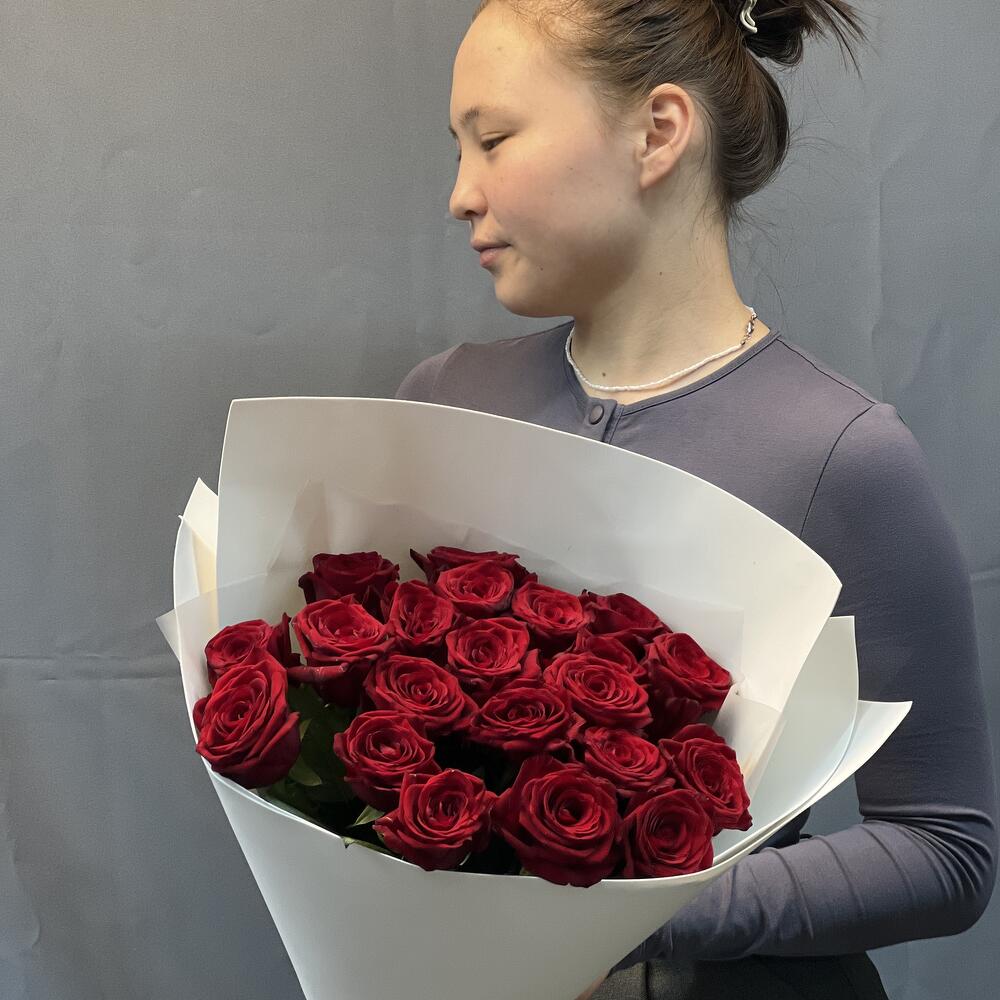 Букет из 21 красной розы Ред Наоми