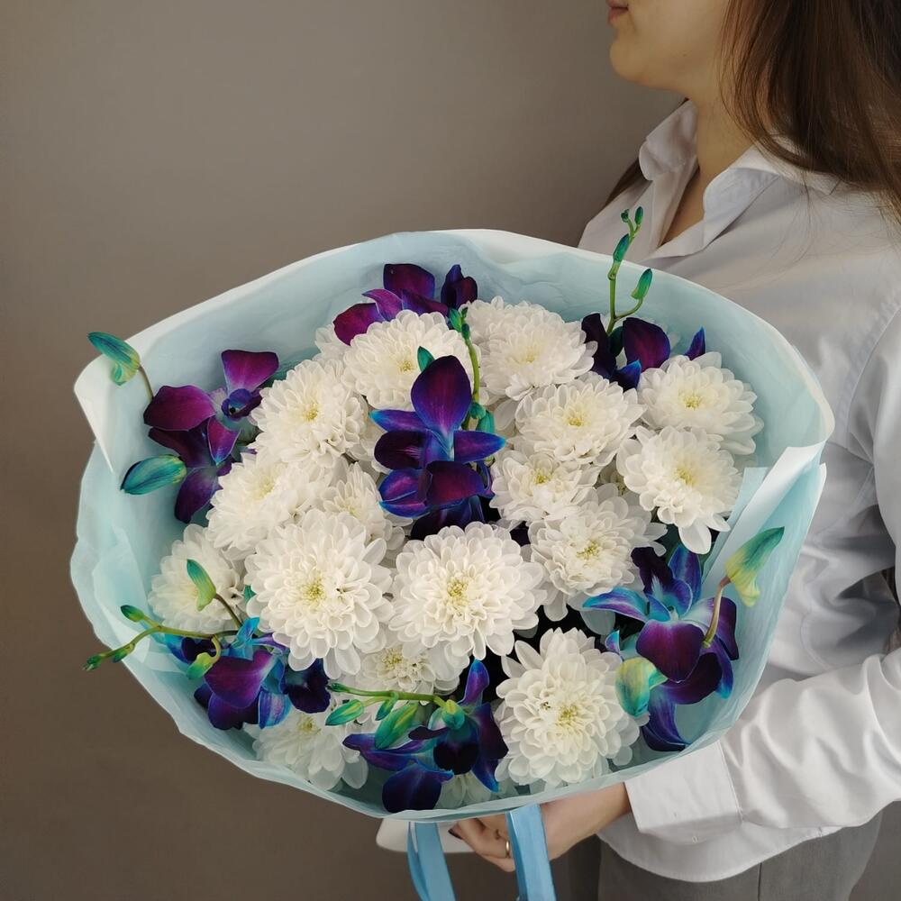 Букет из дендробиума и хризантем💙