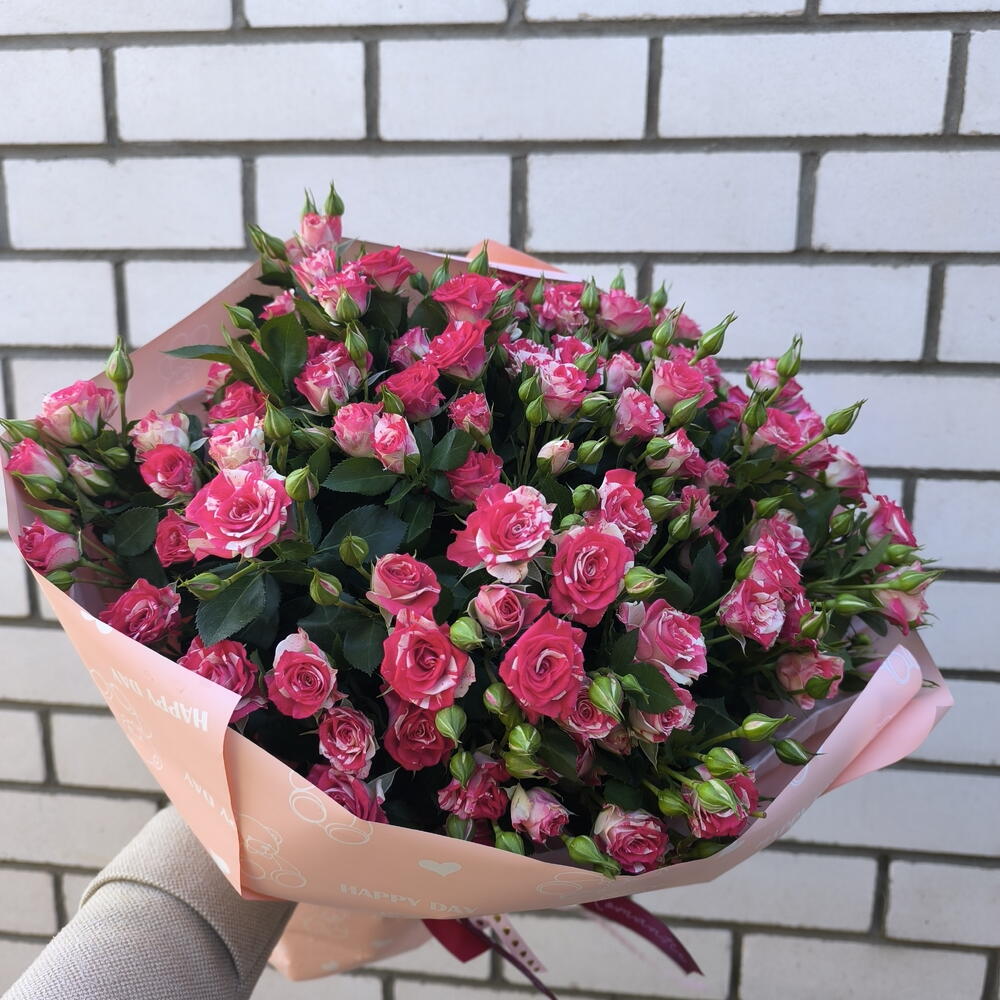 Букет из 15 кустовых роз любовь