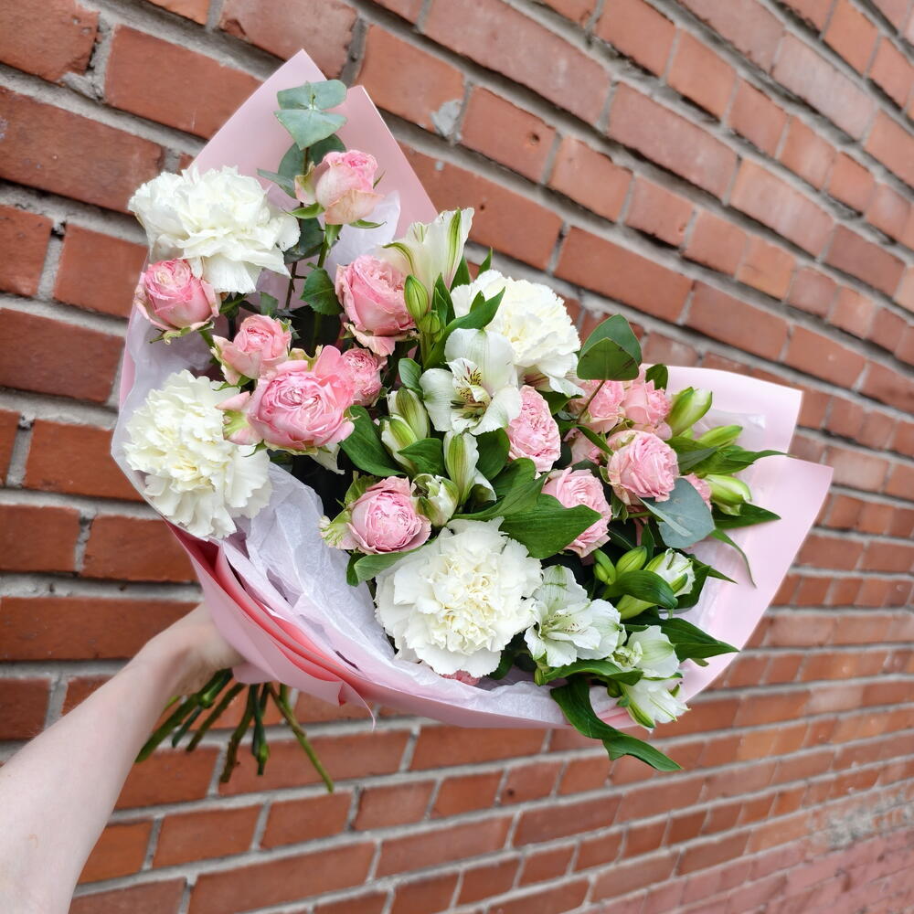 Дизайнерский букет/ пионовидная кустовая роза/ диантус/альстромерия/эвкалипт