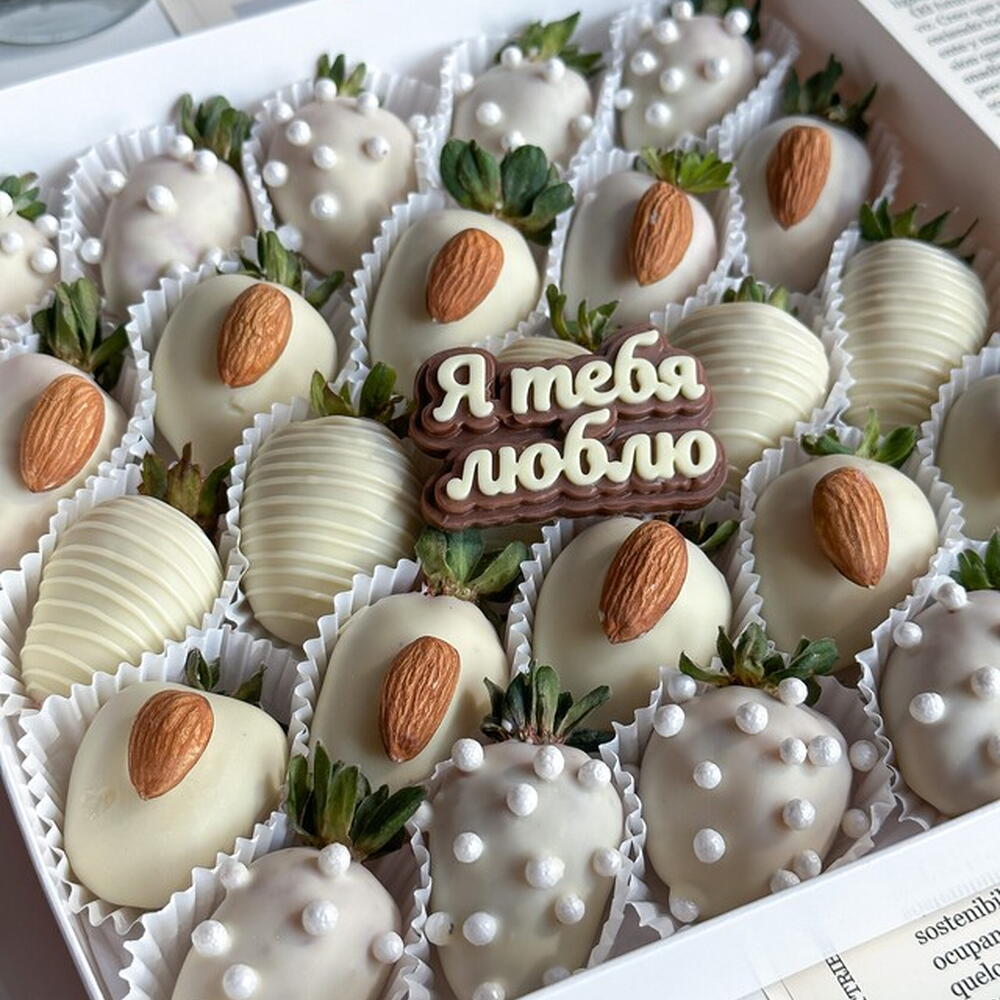 Клубничный бокс "Миндаль"