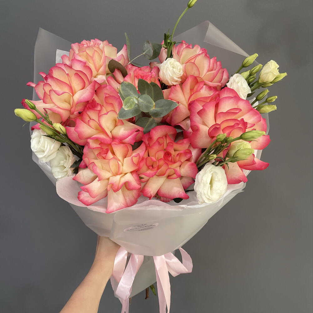Яркие розы с эустомой🌸🩷