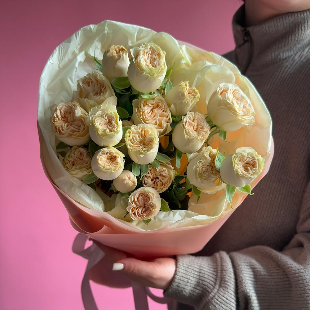 Букет-комплимент из пионовидной кустовой розы