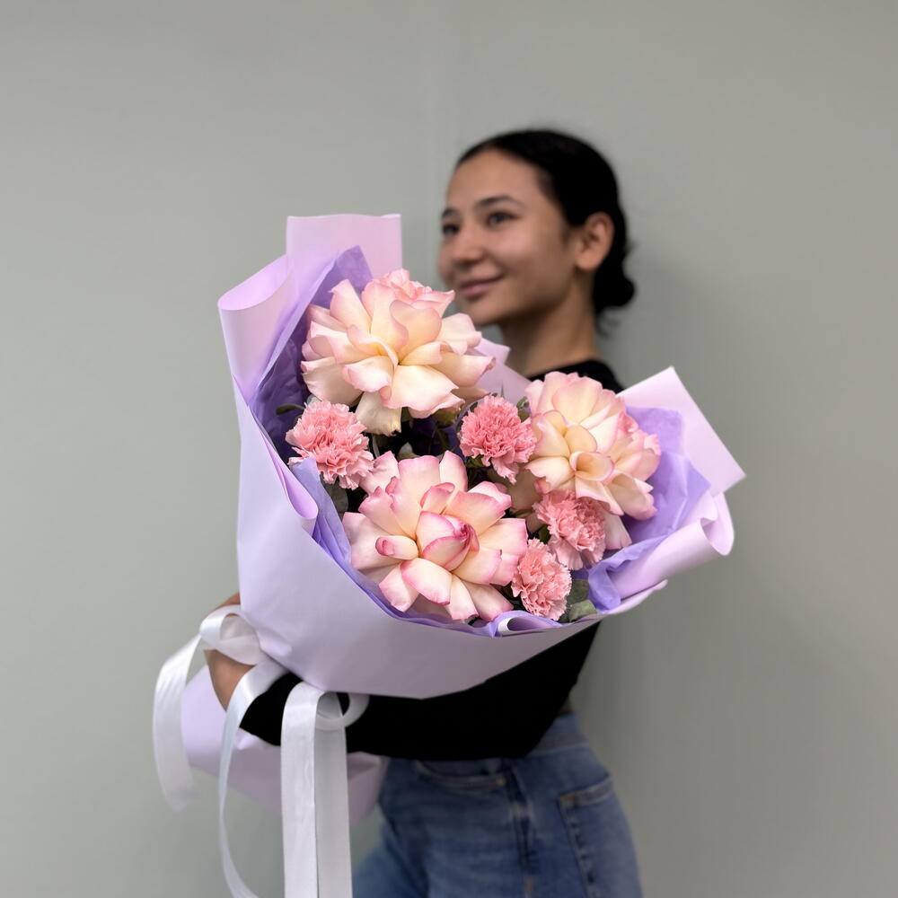 Букет  «Французский намёк» 🇫🇷🌸из роз сорта Esperance и  стойких диантусов🎀