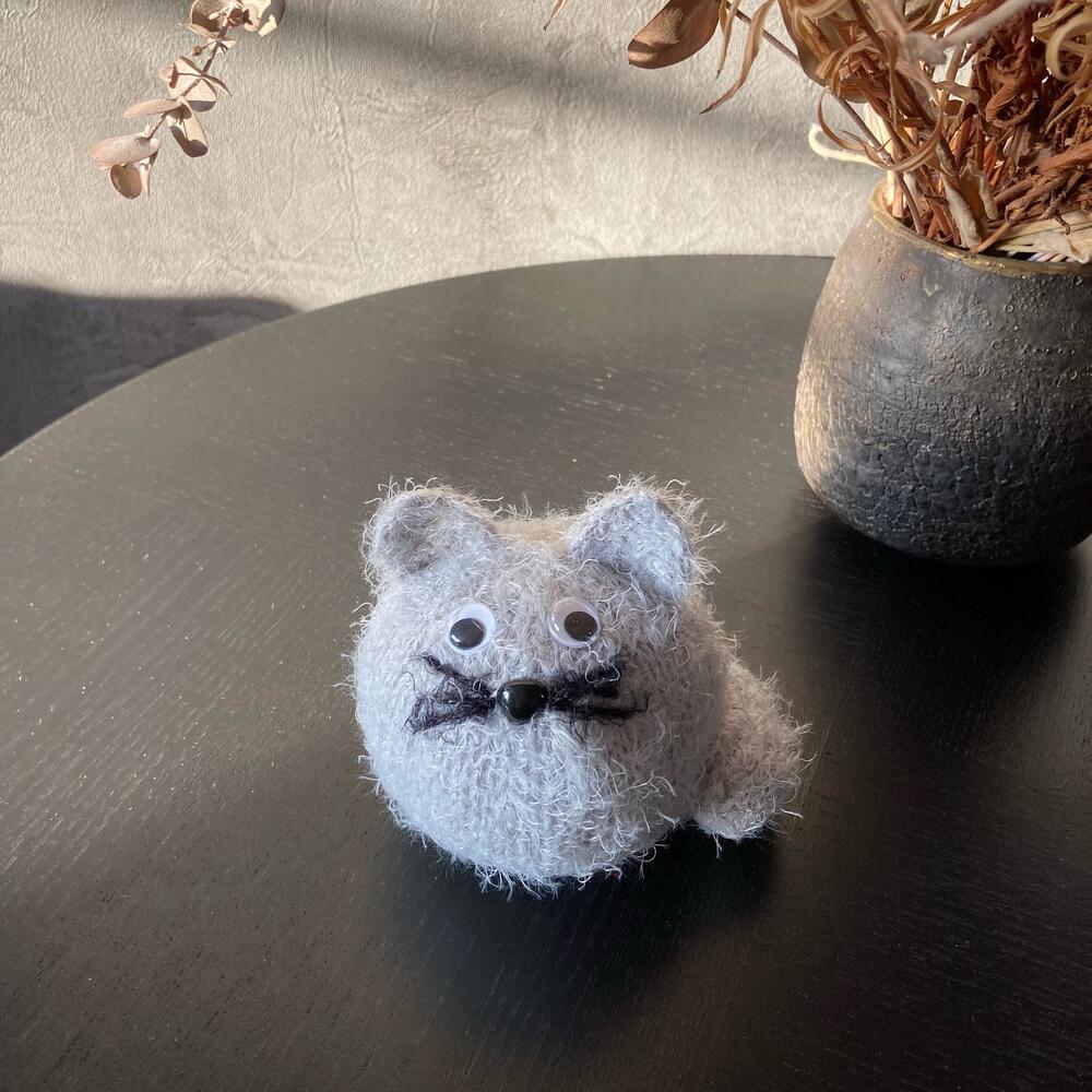 Bola de gato gris