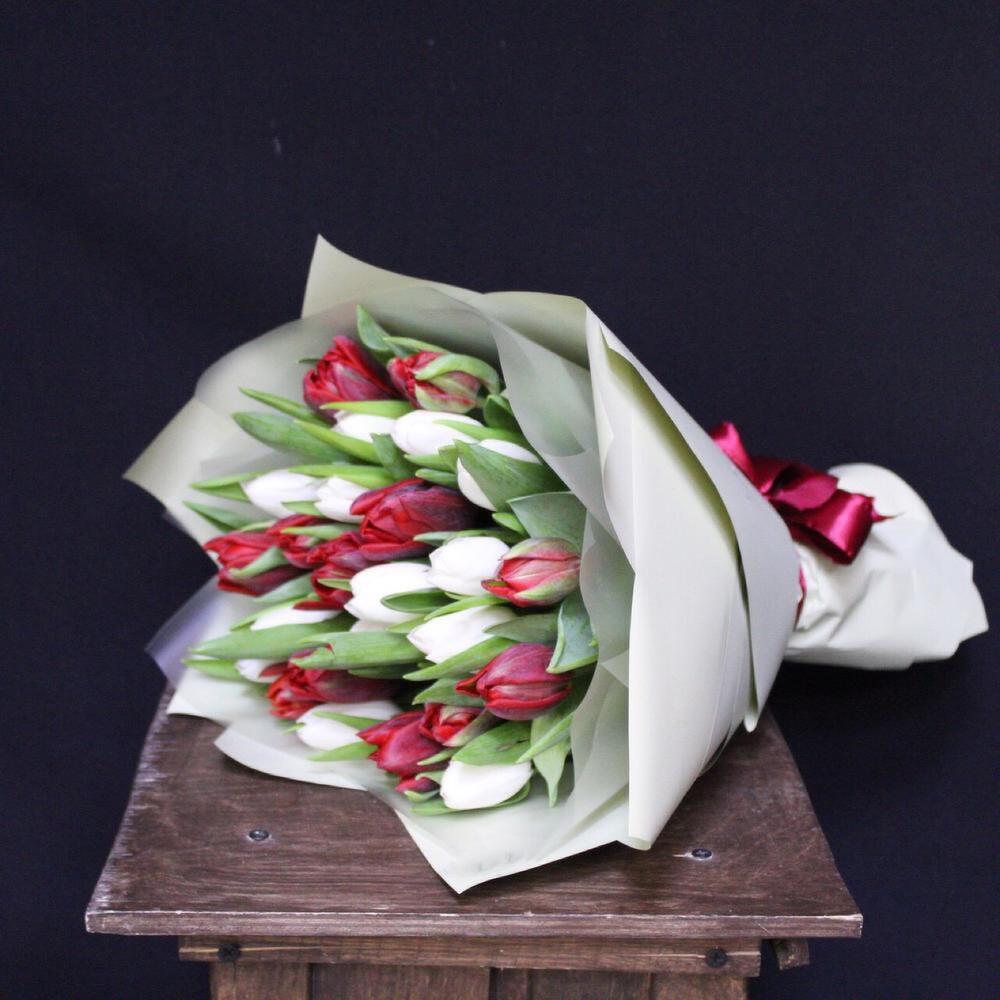 Mono bouquet 61 из 25 Тюльпанов сортов royal virgin и red princess