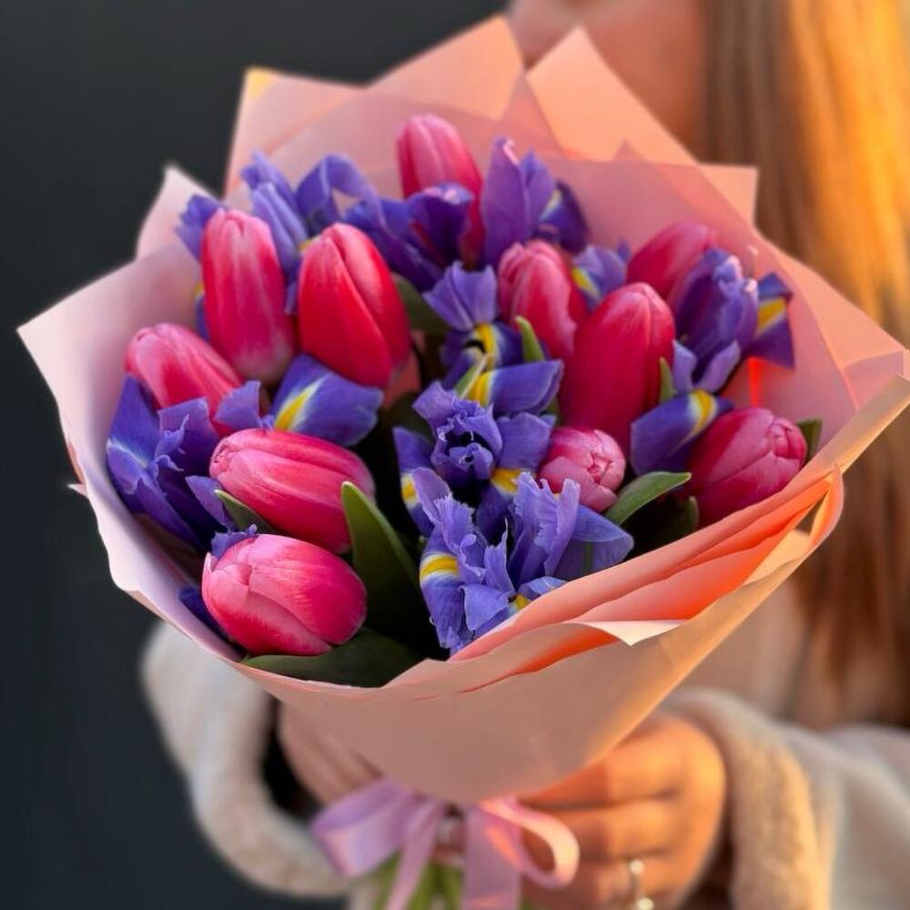 Тюльпаны и ирисы 🌷🌷🌷