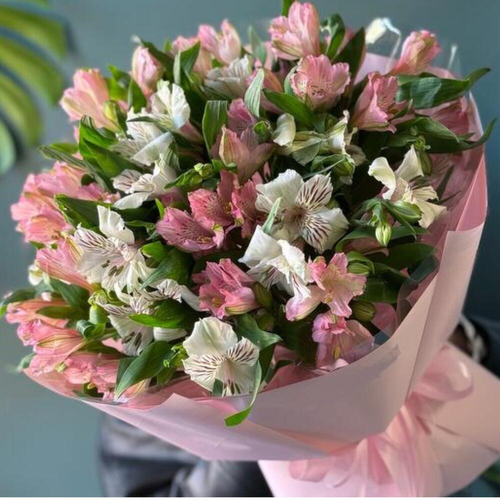 Bouquet of 11 alstroemeria "tenderness of feelings"