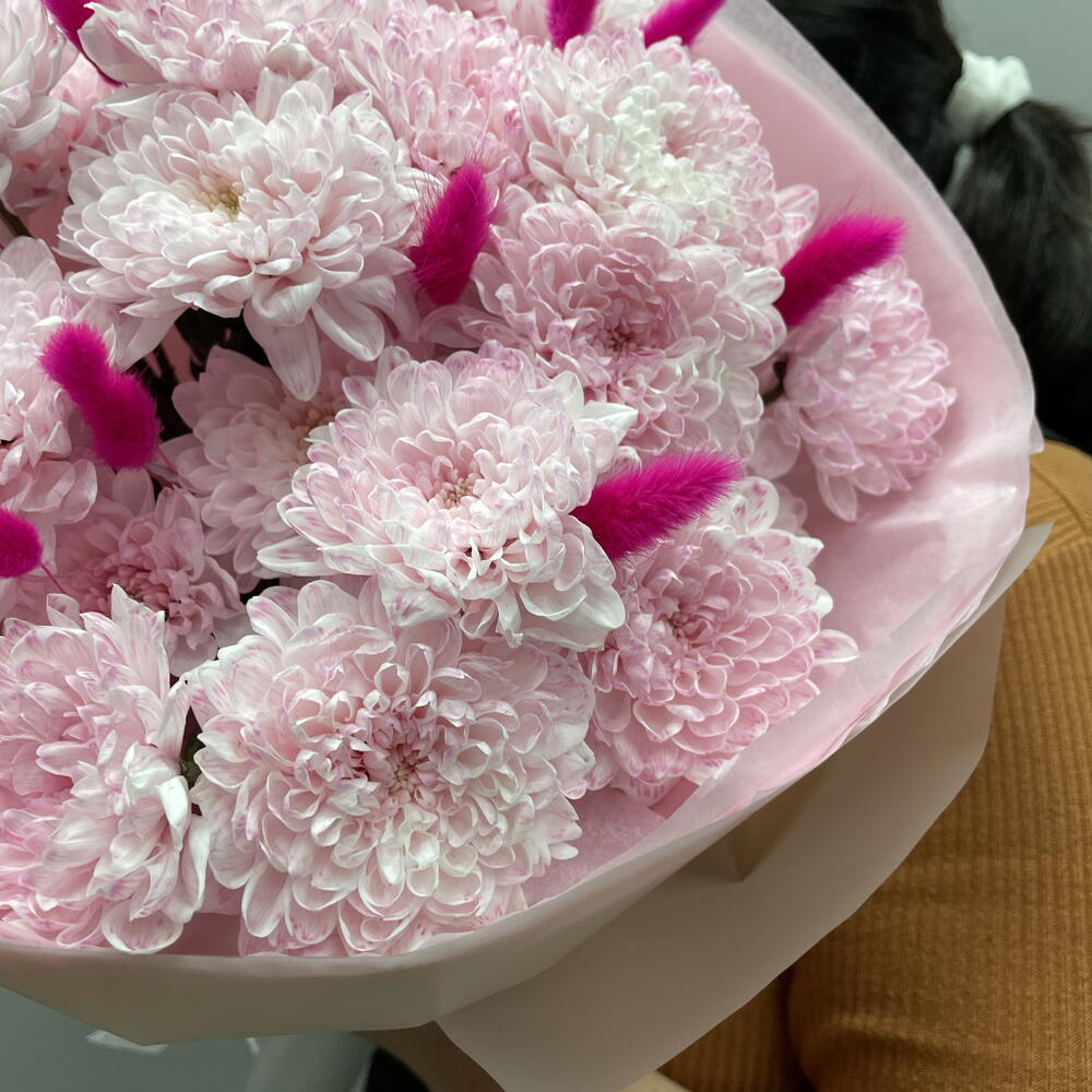 Нежно-розовое моно из хризантемы 💞