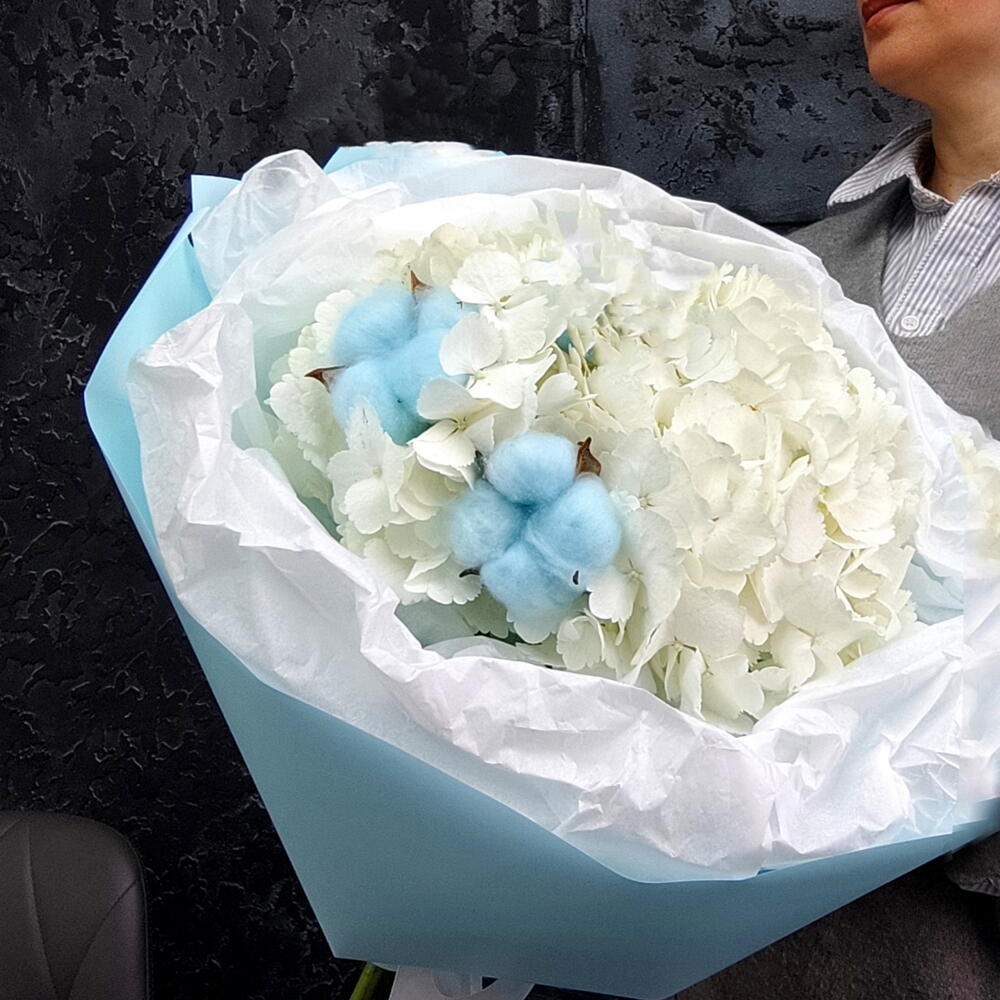 Букет "Воздух" с гортензией и хлопком