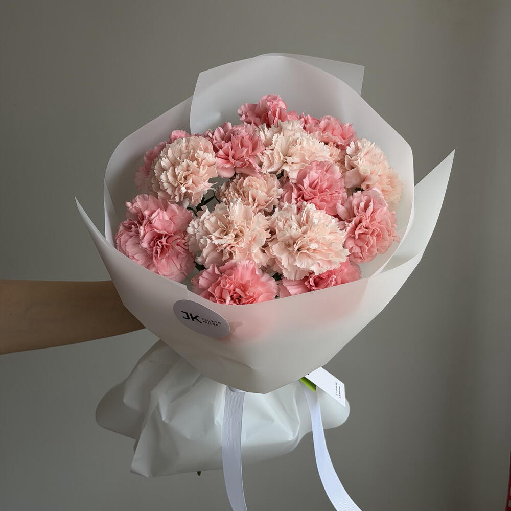 Mono bouquet of dianthus