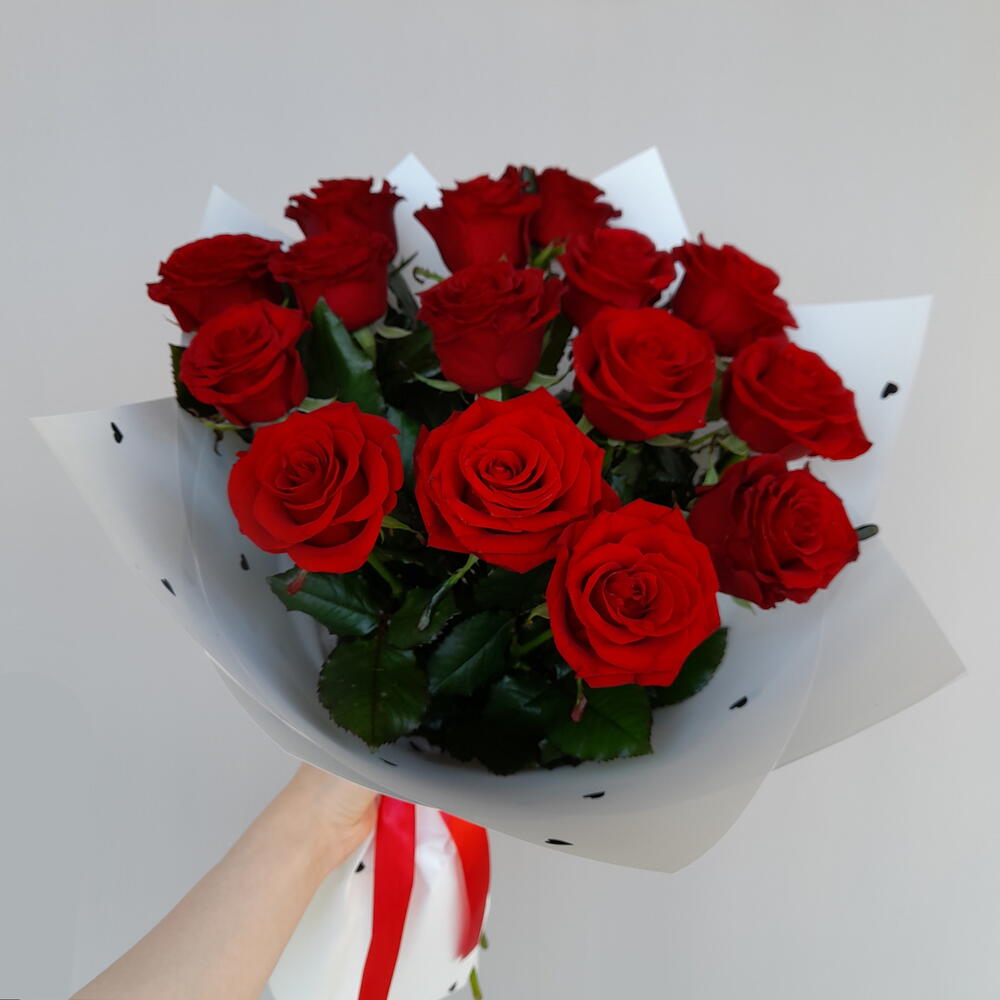 15 красных роз букет