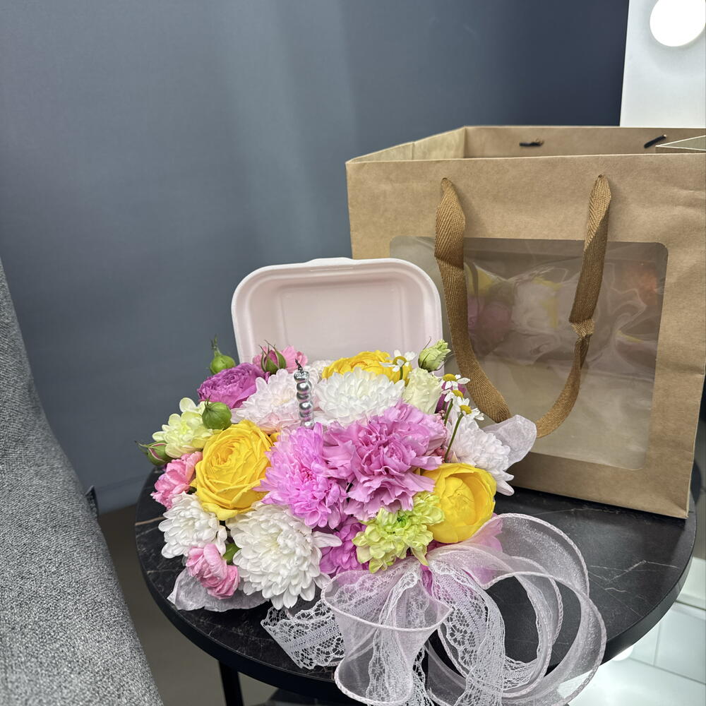Бенто-Торт из цветов🎂💐 из Кустовой Розы и хризантемы Алтай
