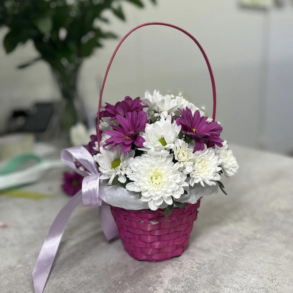 Корзинка с хризантемами