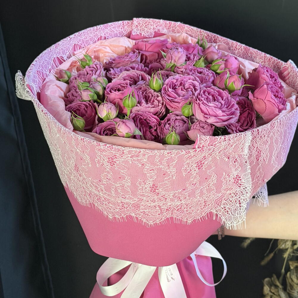 Розы кустовые Мисти баблс и кружево