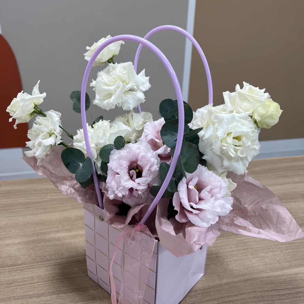 Композиция с эустомой и эвкалиптом (S)