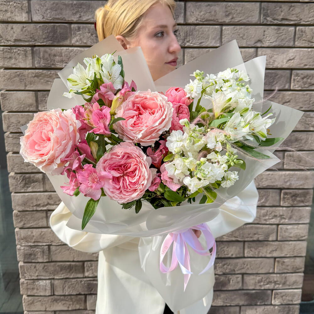 Авторский букет с пионовидной розой Тсумуги.Leoraflowers 5103